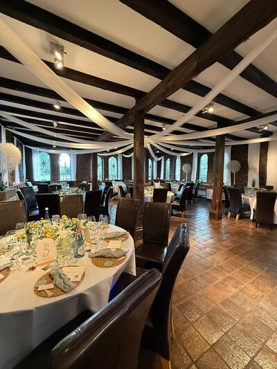 Ansicht des Hochzeitssaals im Overbeckshof in Bottrop mit stilvollem Ambiente für Hochzeiten und Feiern