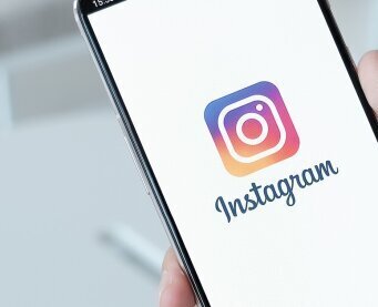 Hier geht es zum Instagram Profil von DJ Sven Wiggermann. Hier werdet ihr über seine Arbeit auf Hochzeiten und Geburtstagen auf dem Laufen gehalten.